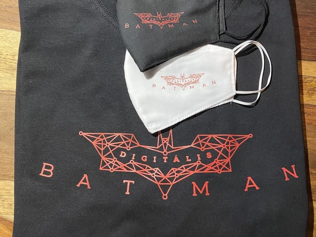 Digitális Batman póló és maszk
